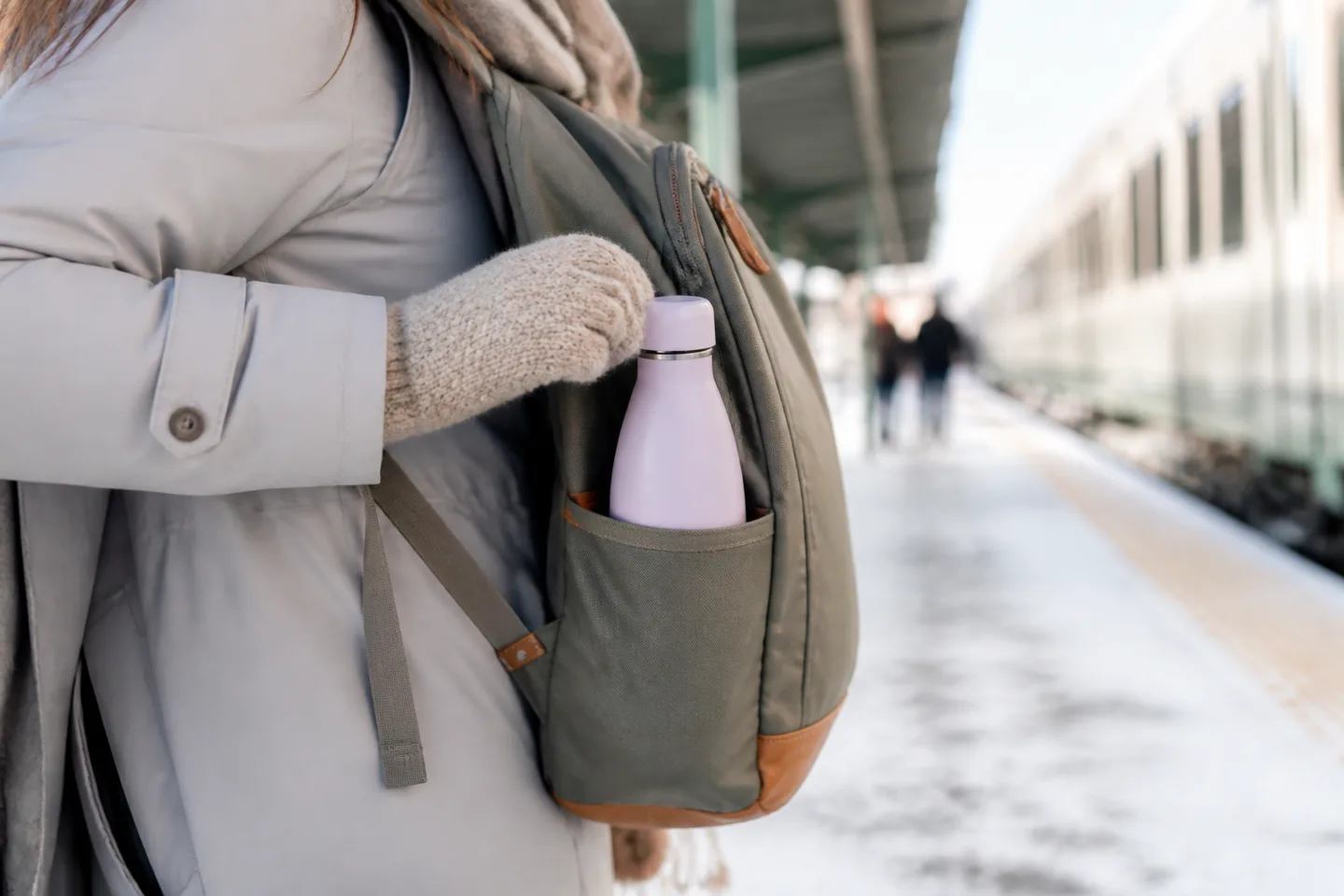 Image spot: the bottle riding along on a winter commute